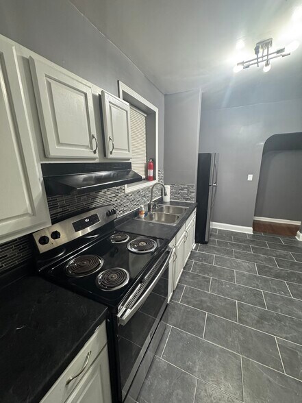 Building Photo - 8040 S Evans Ave