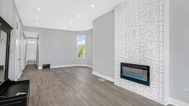 Building Photo - 3227 W Beach Ave