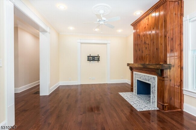 Building Photo - 121 Midland Ave