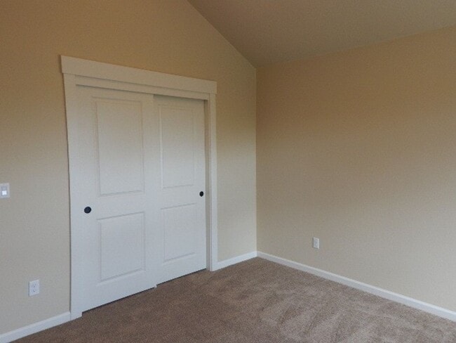 Building Photo - 5 Bedroom Beaverton Home!!!