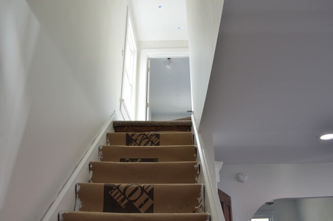 Building Photo - 20 Mcreynolds St