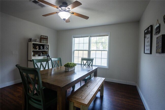 Building Photo - 1159 SW Valencia Heights Ave