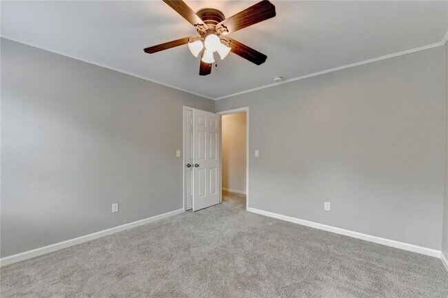 Building Photo - 10665 Wren Ridge Rd