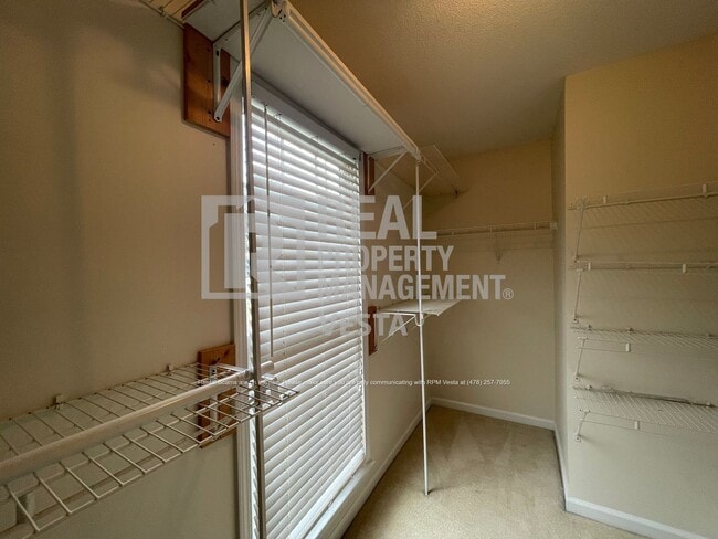 Building Photo - 425 Ashville Dr