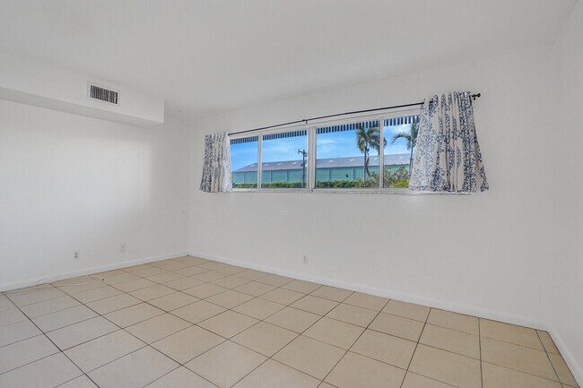 Building Photo - 200 Waterway Dr S