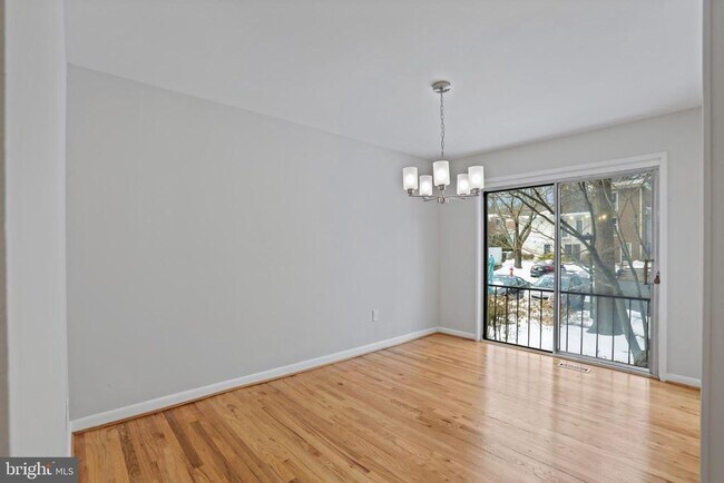 Building Photo - 1644 Wainwright Dr