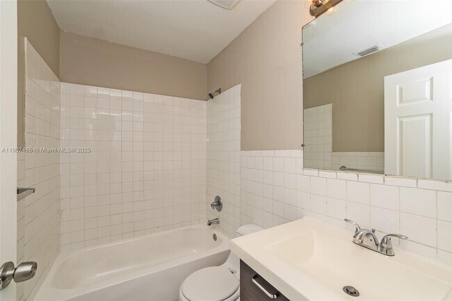 Building Photo - 5168 Edgecliff Ave