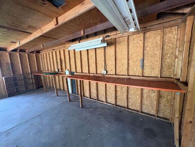 Building Photo - 2209 Hawthorne Ave