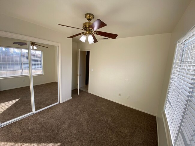 Building Photo - Lovely NW Visalia home for Rent available ...