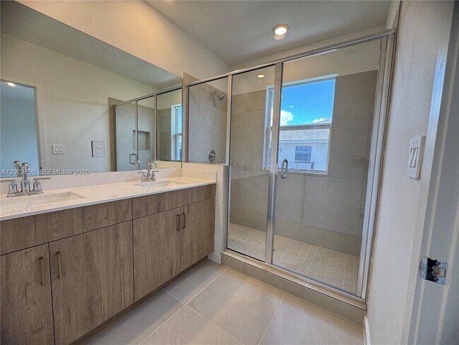 Building Photo - 178 NE 14th St