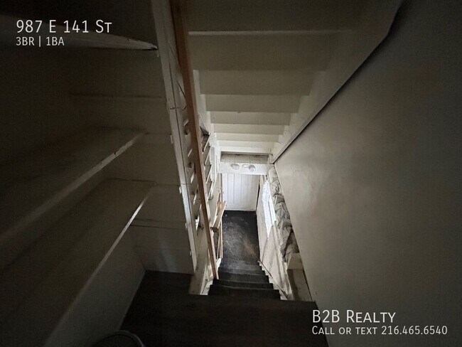 Building Photo - Charming 3-Bedroom Property in Prime Location