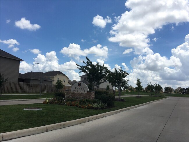 Building Photo - 14246 Dos Palos Dr