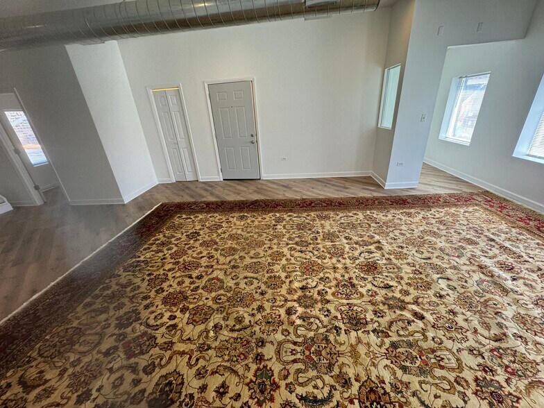 Building Photo - 2203 N Clybourn Ave
