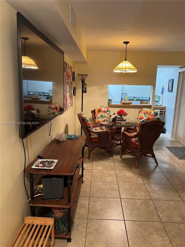 Building Photo - 980 Constitution Dr