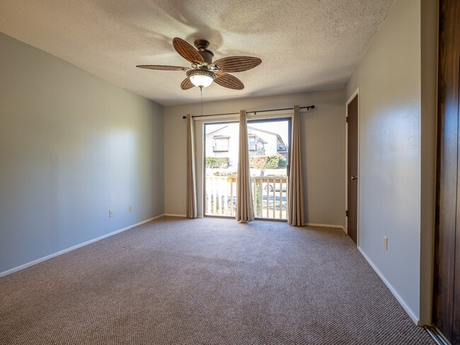 Building Photo - 1209 Hi Stirrup