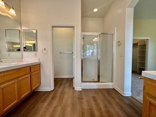 Building Photo - Beautiful, newly remodeled home in Fair Oaks!