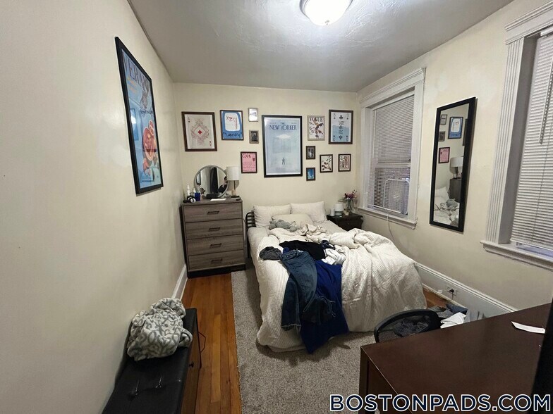 Building Photo - 463 Park Dr