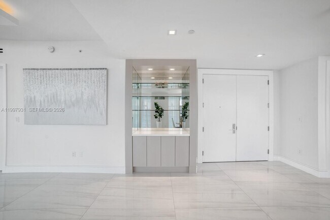 Building Photo - 10203 Collins Ave