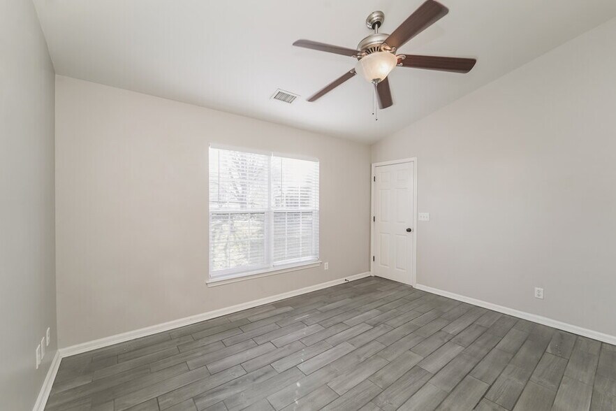 Building Photo - 8224 Fox Swamp Rd