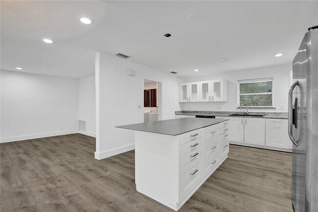 Building Photo - 5981 NE 22nd Way