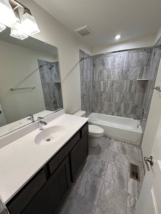 Building Photo - 1104 Thomas Trl