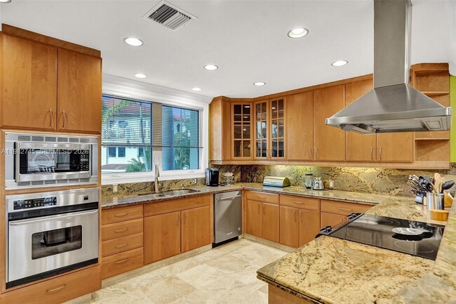 Building Photo - 3942 NE 171 St