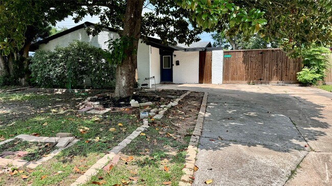 Building Photo - 11103 Greenwillow Dr