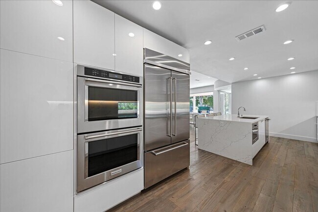 Building Photo - 1455 S Castello-