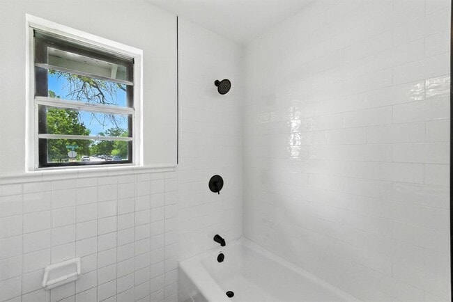 Building Photo - 8520 Bradford Dr