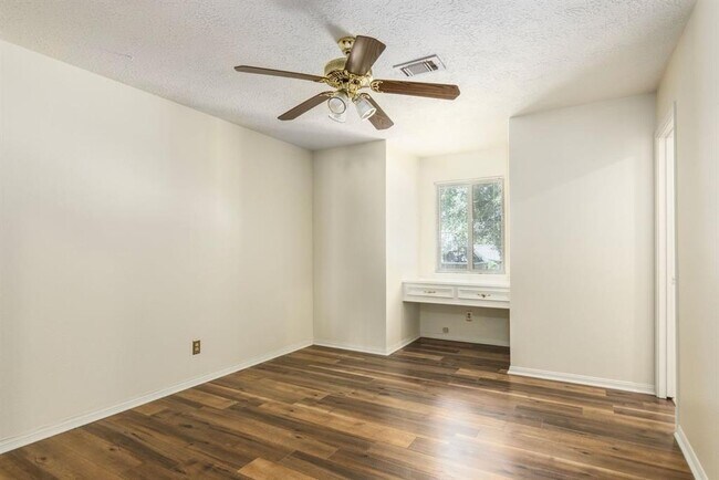 Building Photo - 13618 Jessica Ln