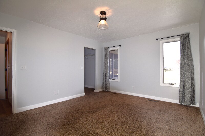 Building Photo - 2105 S 150 W