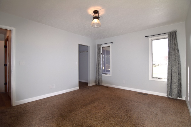Building Photo - 2105 S 150 W