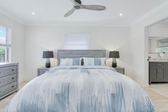 Building Photo - 9 W Riverside Dr