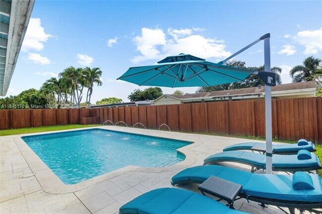 Building Photo - 8040 SW 196th Terrace