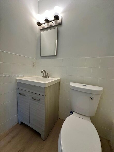 Building Photo - 1109 NE 6th Ave