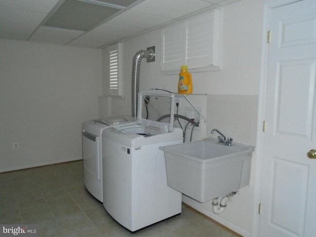 Building Photo - 10205 Tanager Ln