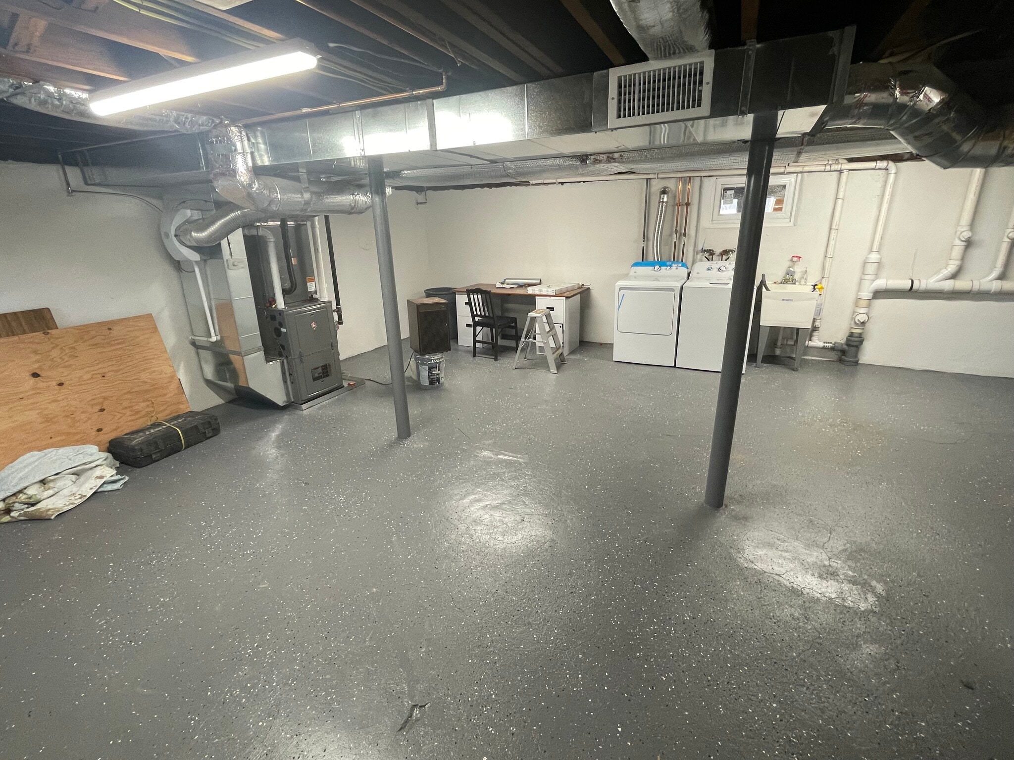 Large Basement - 576 John St