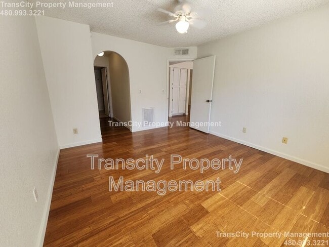 Building Photo - 839 S Westwood