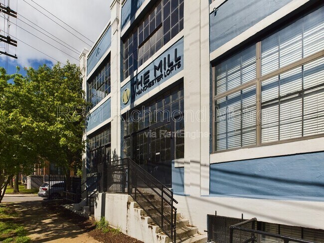Building Photo - 815 Perry St