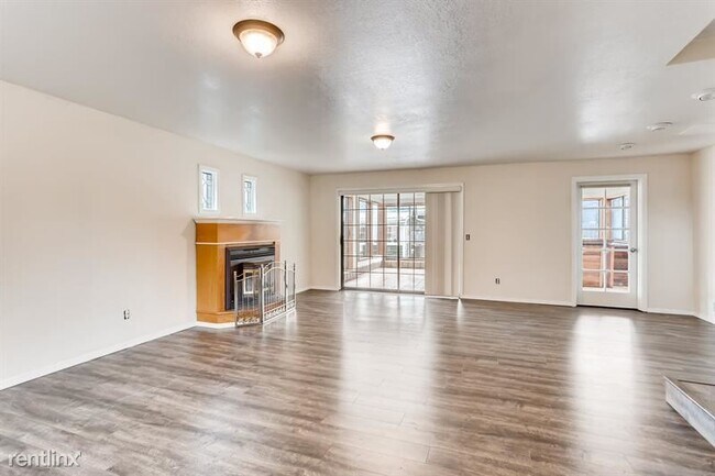 Building Photo - 1305 37th St SE