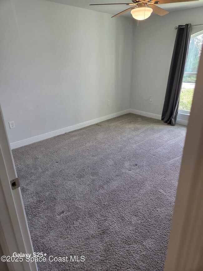 Building Photo - 2437 Hagoplan Ave SW