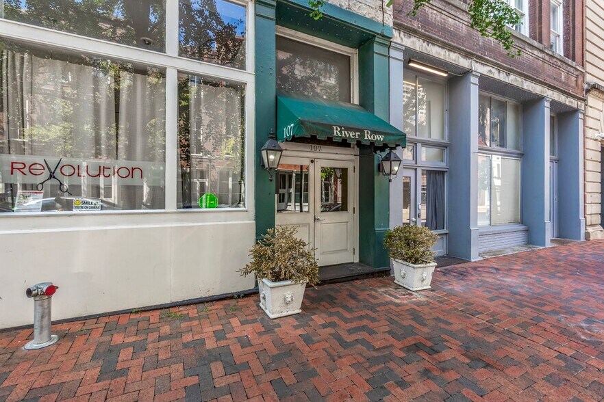 Primary Photo - 107 S Front St