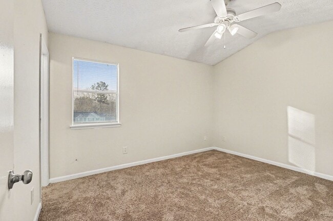 Building Photo - 3 Bedroom 2 Bath House