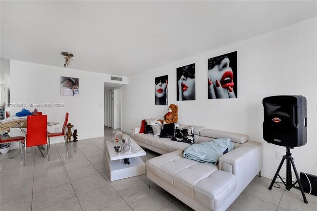 Building Photo - 1351 NE Miami Gardens Dr