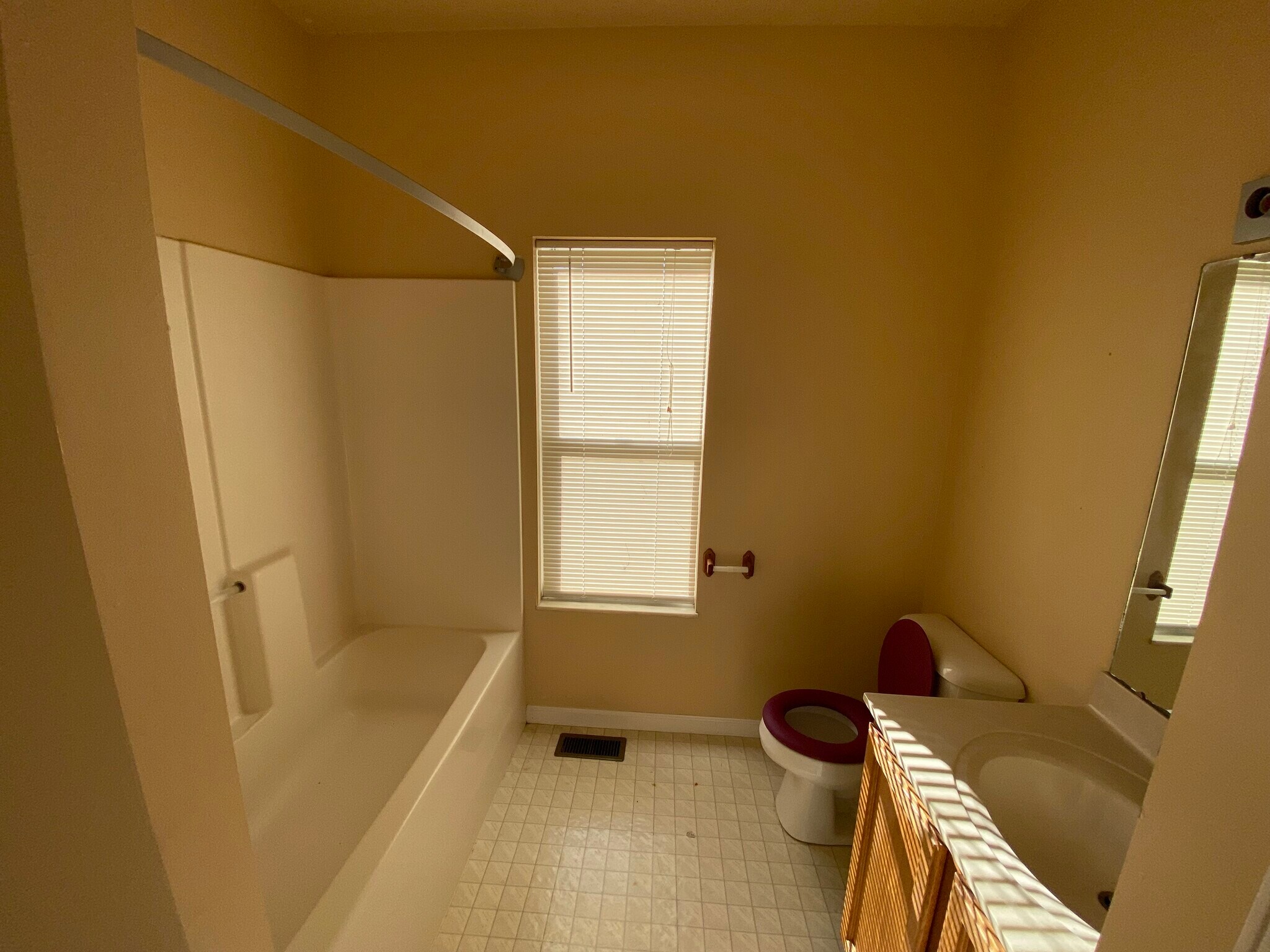 Building Photo - 753 Forest Green Dr