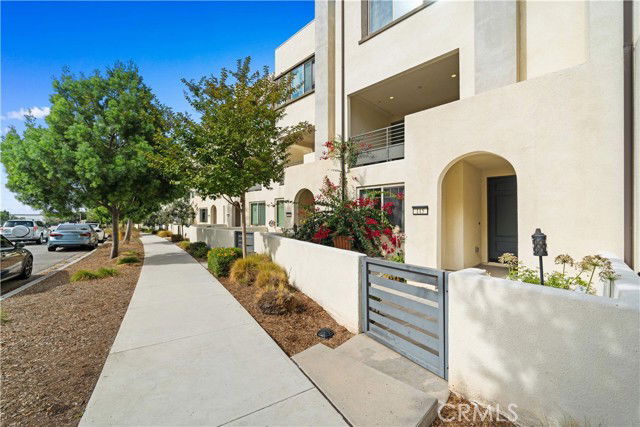 Building Photo - 115 Episode