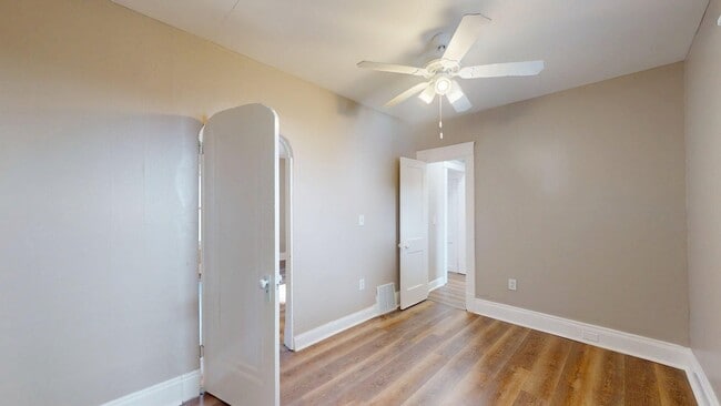 Building Photo - 2818 E 119th St