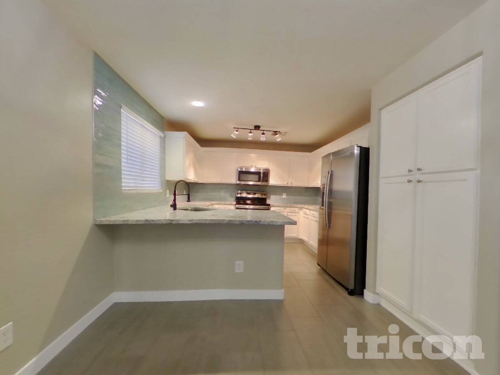 Building Photo - 11817 W Poinsettia Dr