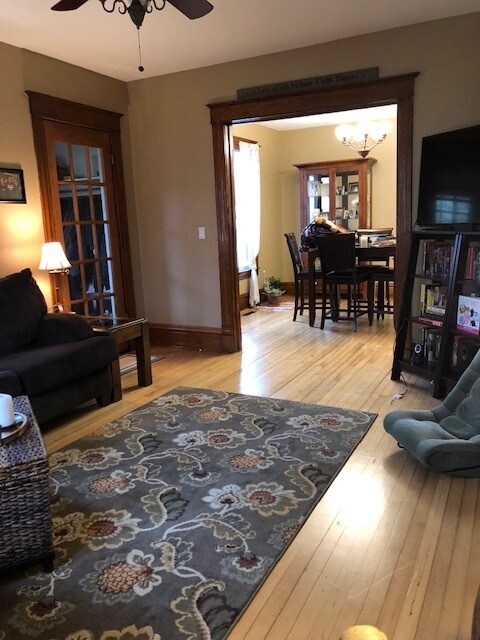 Building Photo - 209 Garland St E