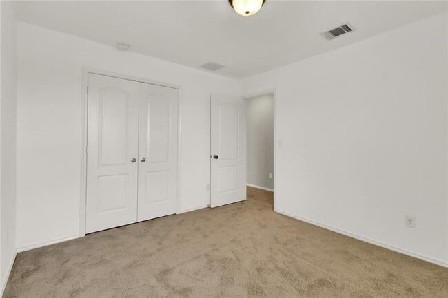 Building Photo - 900 Sawbuck Dr